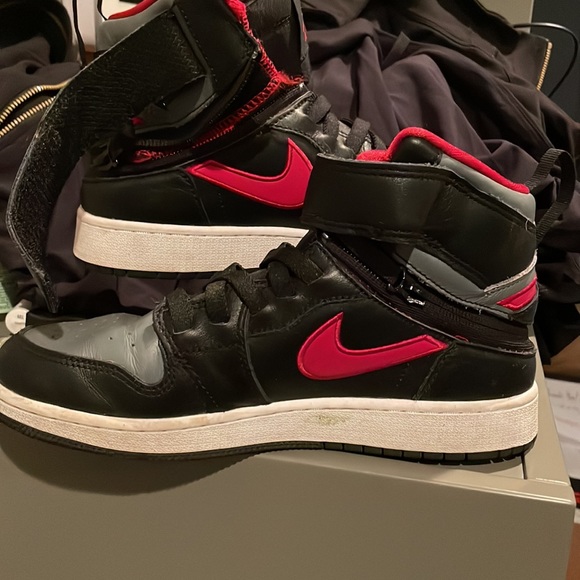 Boys Jordan flyease black red and grey size 6 - Picture 2 of 4